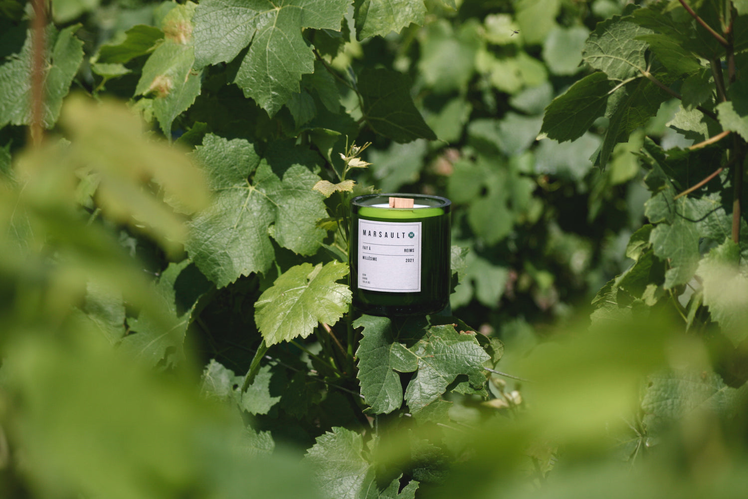 Bougie upcycling de la marque Marsault Reims dans les vignes